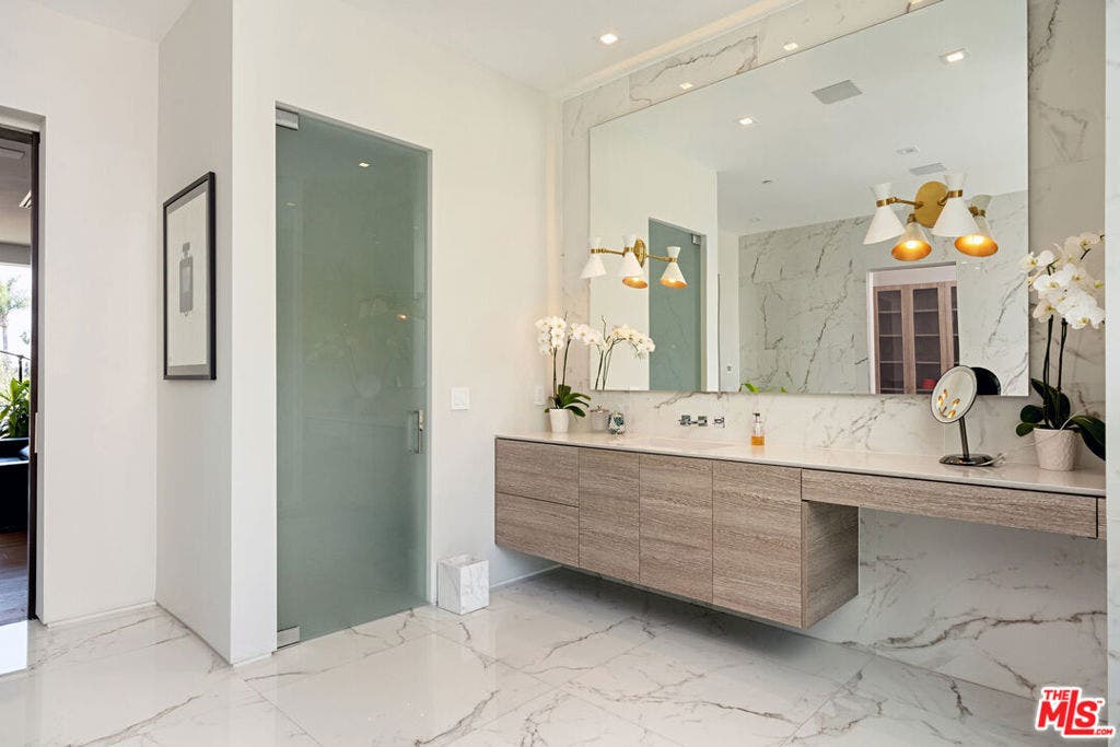 9570 SUNSET Boulevard, Beverly Hills, CA 90210