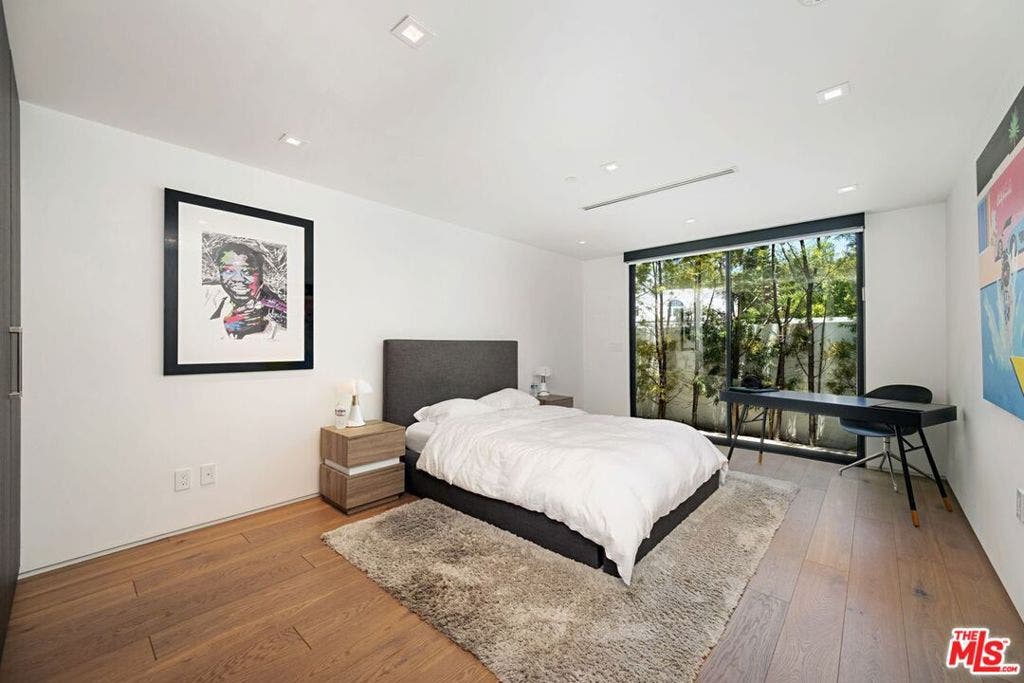 9570 SUNSET Boulevard, Beverly Hills, CA 90210