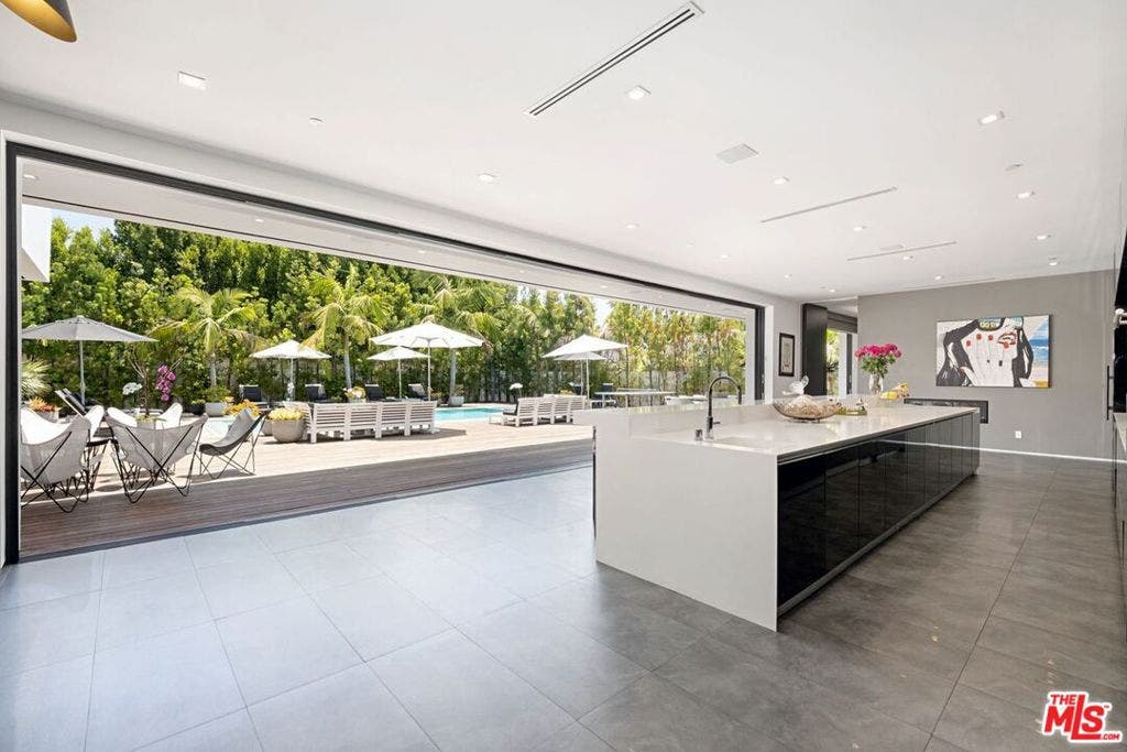 9570 SUNSET Boulevard, Beverly Hills, CA 90210