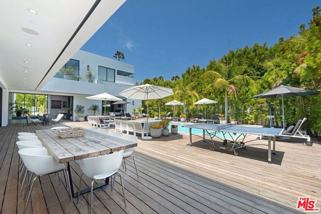 9570 SUNSET Boulevard, Beverly Hills, CA 90210