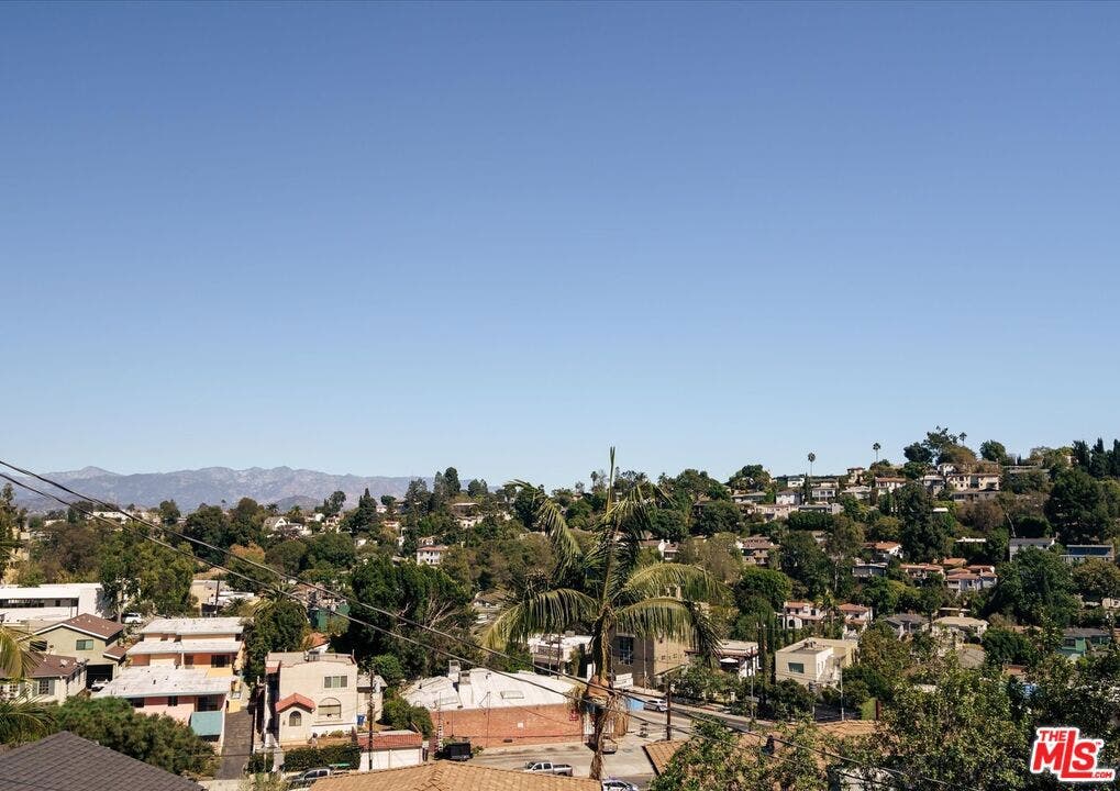 2441 Claremont Avenue, Los Angeles, CA 90027 2441 Claremont Avenue, Los Angeles, CA 90027