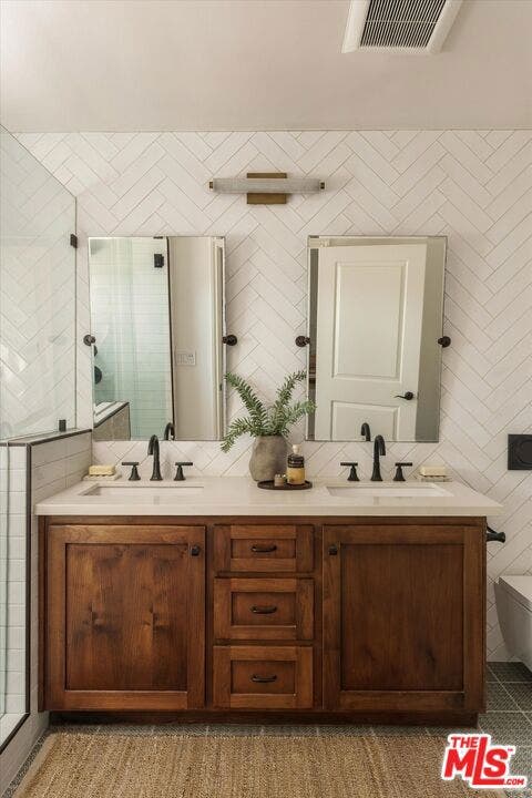2441 Claremont Avenue, Los Angeles, CA 90027 2441 Claremont Avenue, Los Angeles, CA 90027