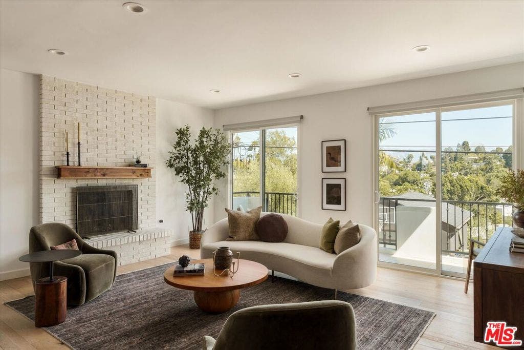 2441 Claremont Avenue, Los Angeles, CA 90027 2441 Claremont Avenue, Los Angeles, CA 90027