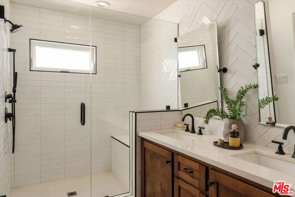 2441 Claremont Avenue, Los Angeles, CA 90027 2441 Claremont Avenue, Los Angeles, CA 90027