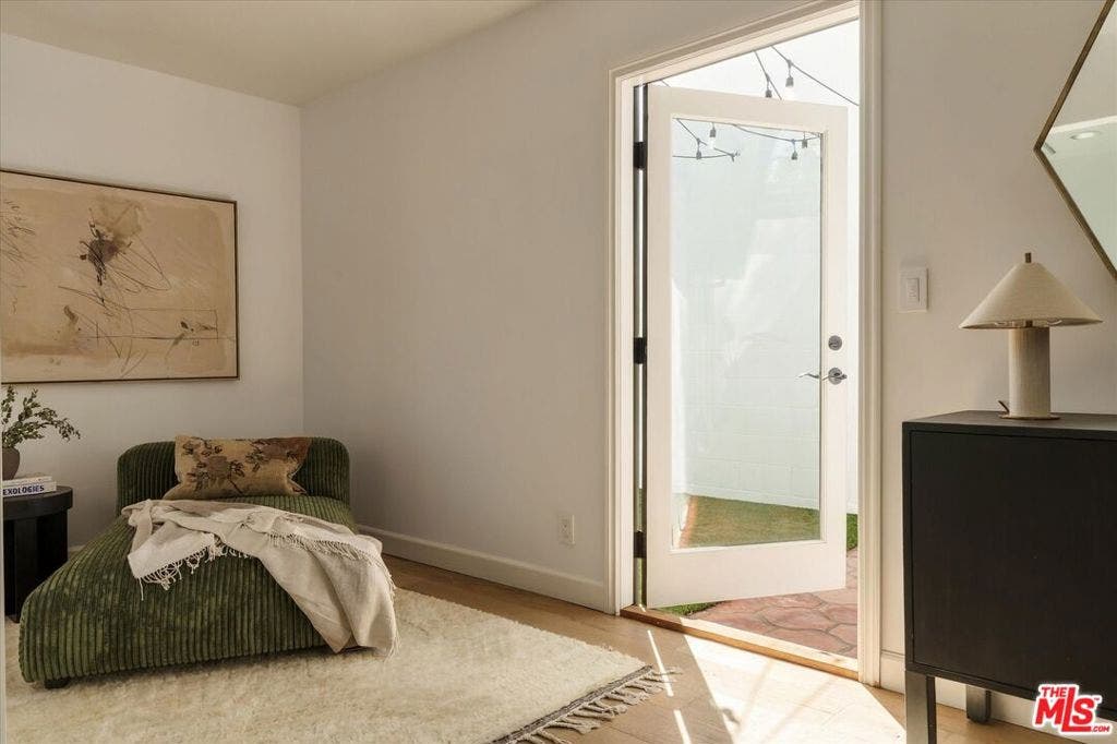 2441 Claremont Avenue, Los Angeles, CA 90027 2441 Claremont Avenue, Los Angeles, CA 90027