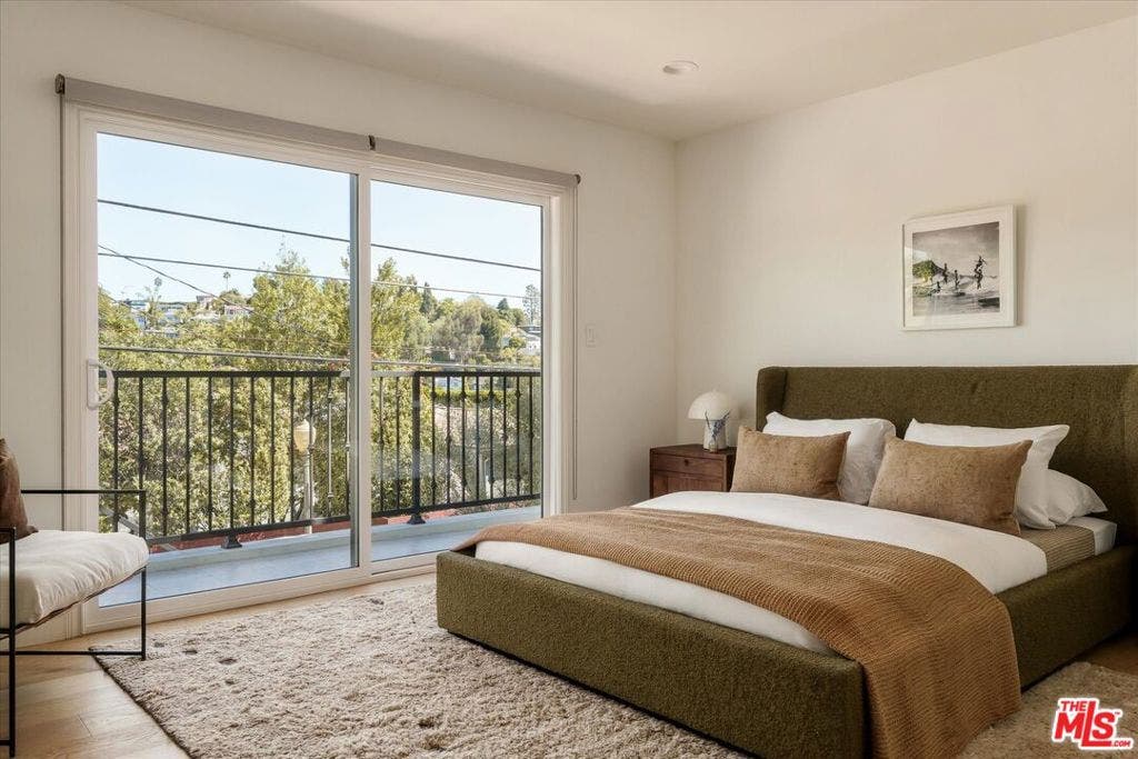 2441 Claremont Avenue, Los Angeles, CA 90027 2441 Claremont Avenue, Los Angeles, CA 90027