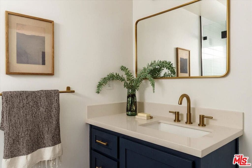 2441 Claremont Avenue, Los Angeles, CA 90027 2441 Claremont Avenue, Los Angeles, CA 90027