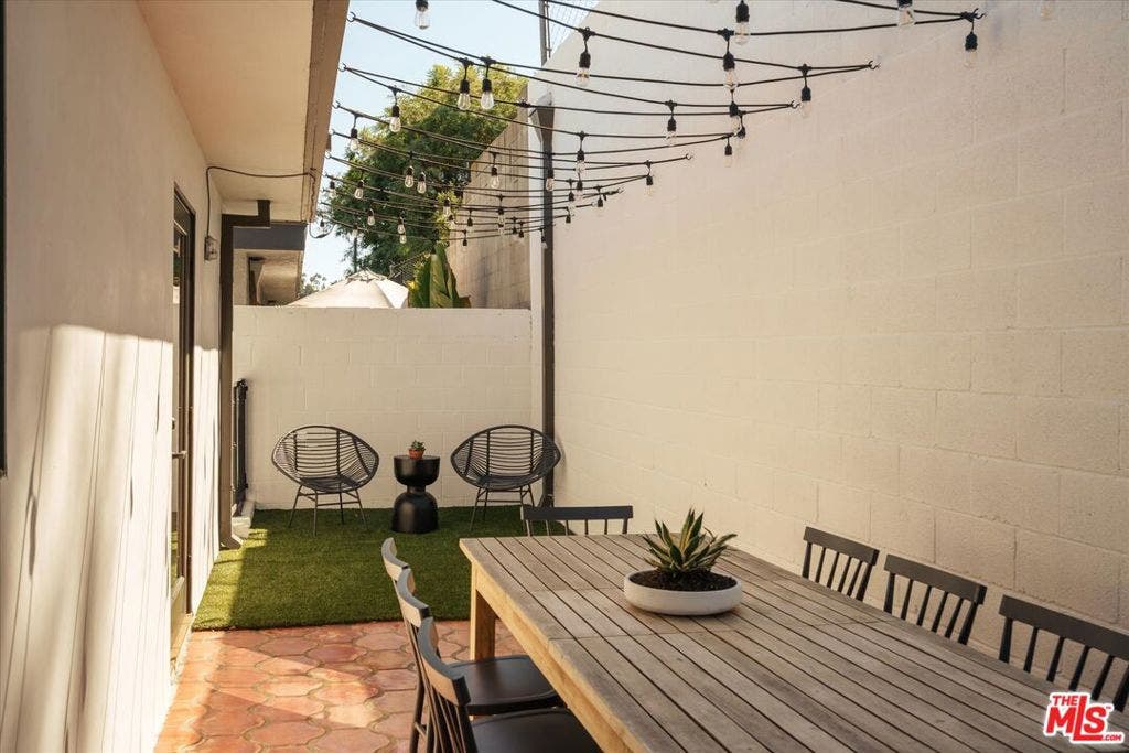 2441 Claremont Avenue, Los Angeles, CA 90027 2441 Claremont Avenue, Los Angeles, CA 90027