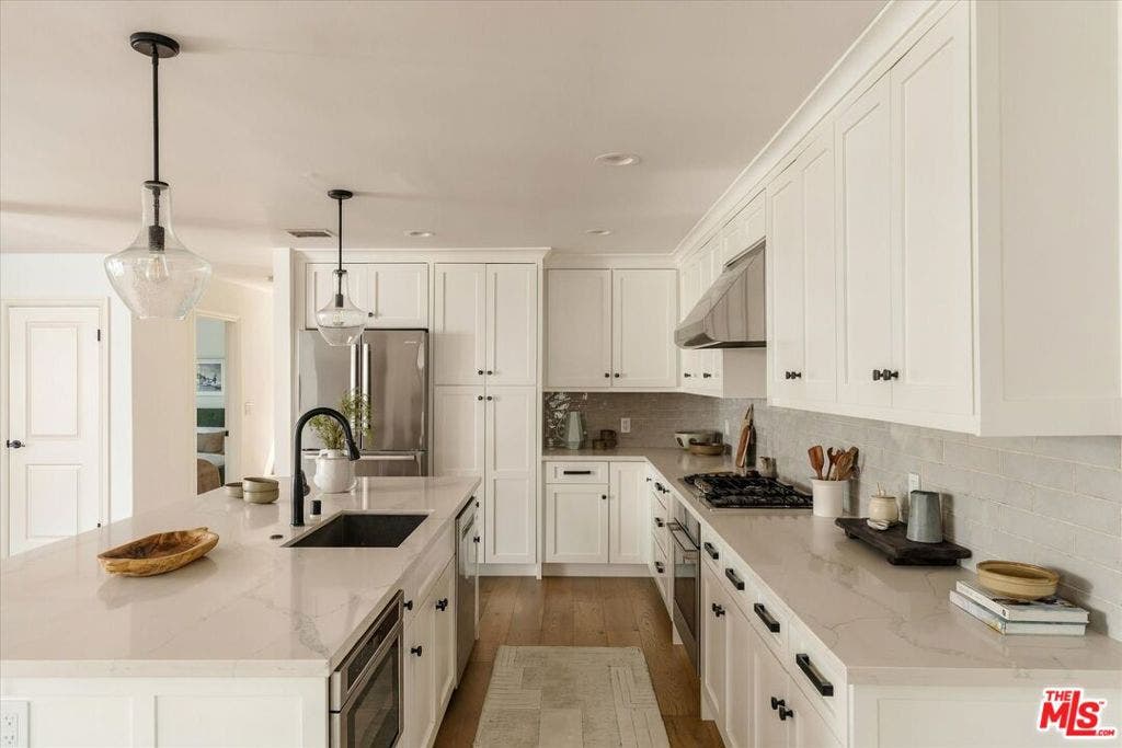 2441 Claremont Avenue, Los Angeles, CA 90027 2441 Claremont Avenue, Los Angeles, CA 90027