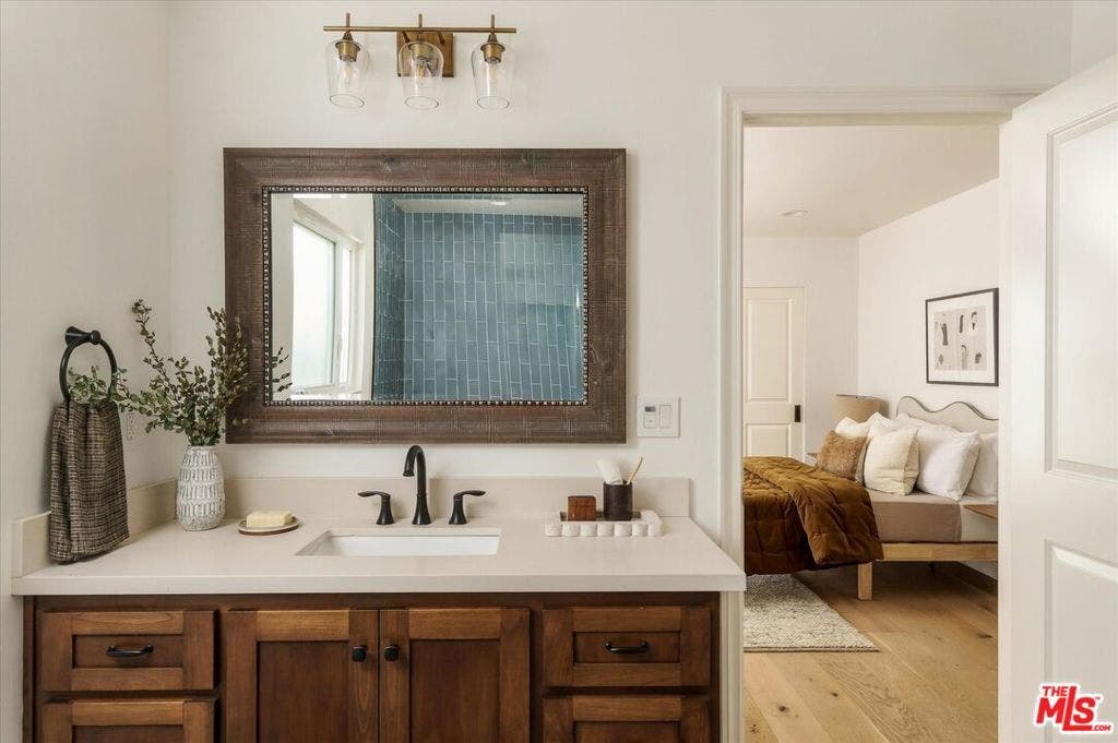 2441 Claremont Avenue, Los Angeles, CA 90027 2441 Claremont Avenue, Los Angeles, CA 90027