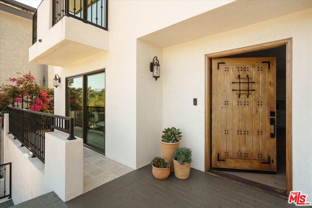 2441 Claremont Avenue, Los Angeles, CA 90027 2441 Claremont Avenue, Los Angeles, CA 90027