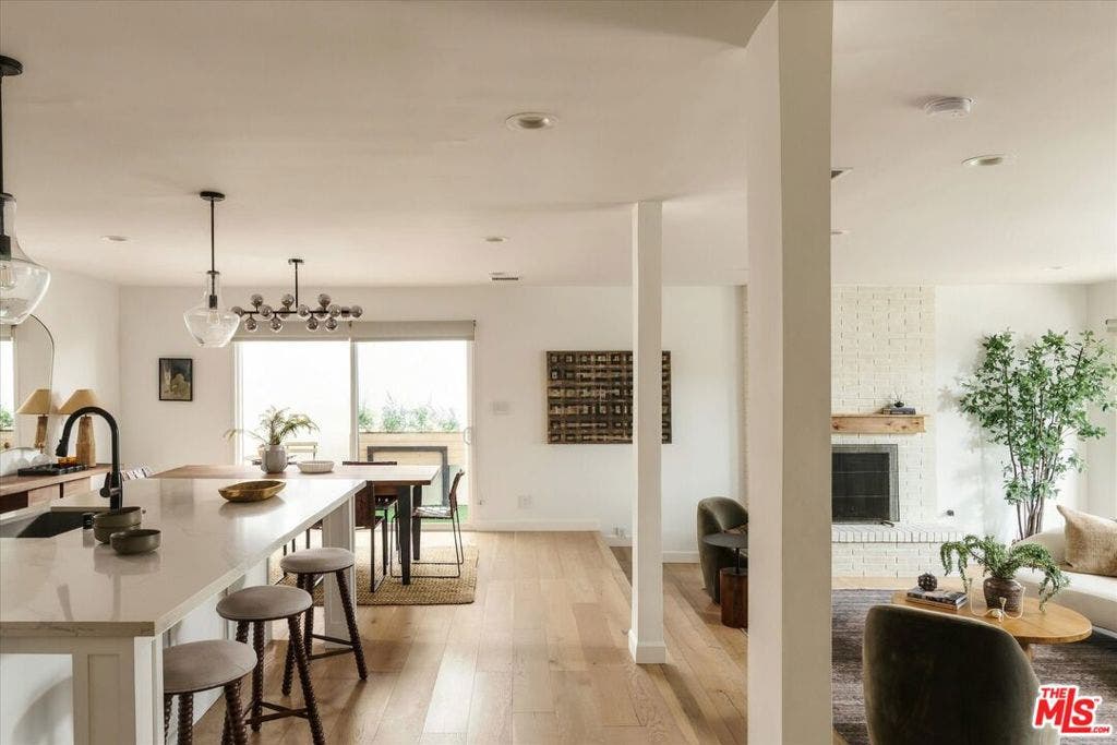 2441 Claremont Avenue, Los Angeles, CA 90027 2441 Claremont Avenue, Los Angeles, CA 90027