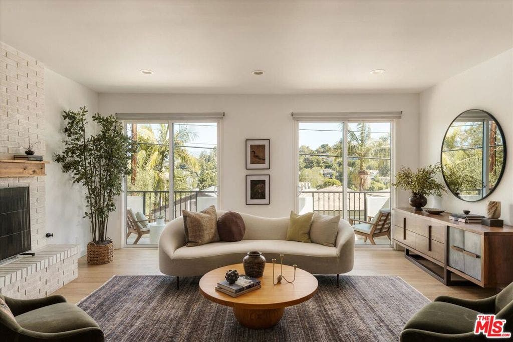 2441 Claremont Avenue, Los Angeles, CA 90027 2441 Claremont Avenue, Los Angeles, CA 90027