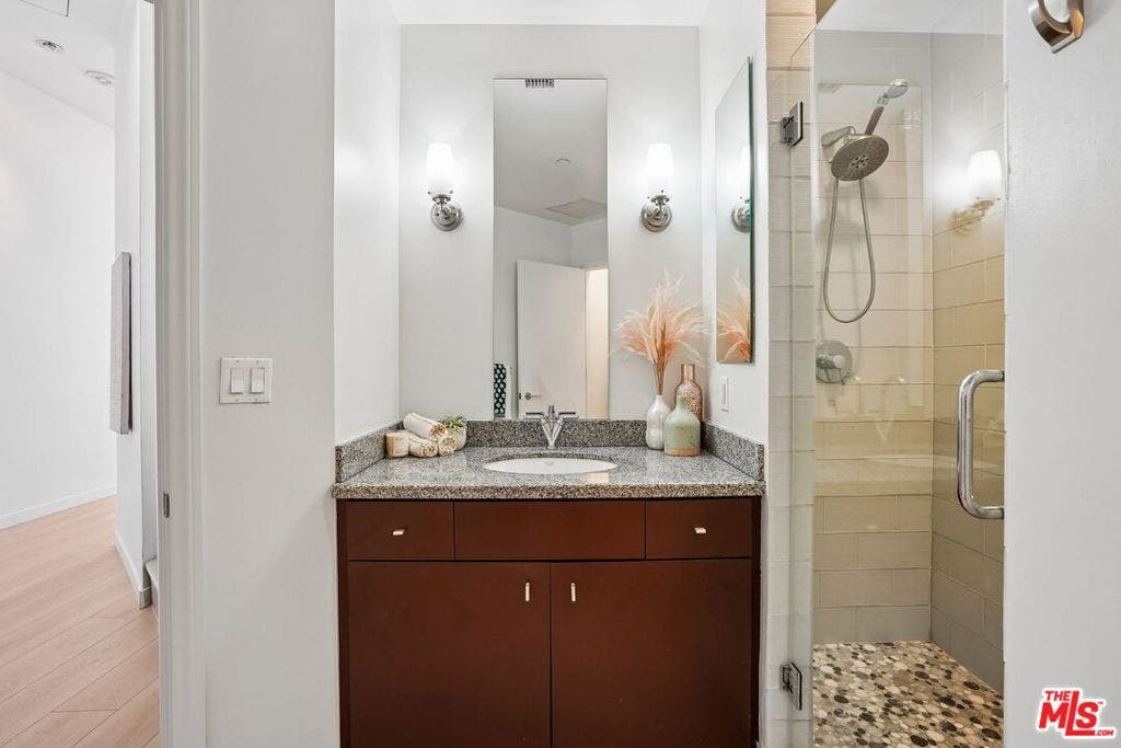 1100 Wilshire Boulevard, #1804, Los Angeles, CA 90017 1100 Wilshire Boulevard, #1804, Los Angeles, CA 90017