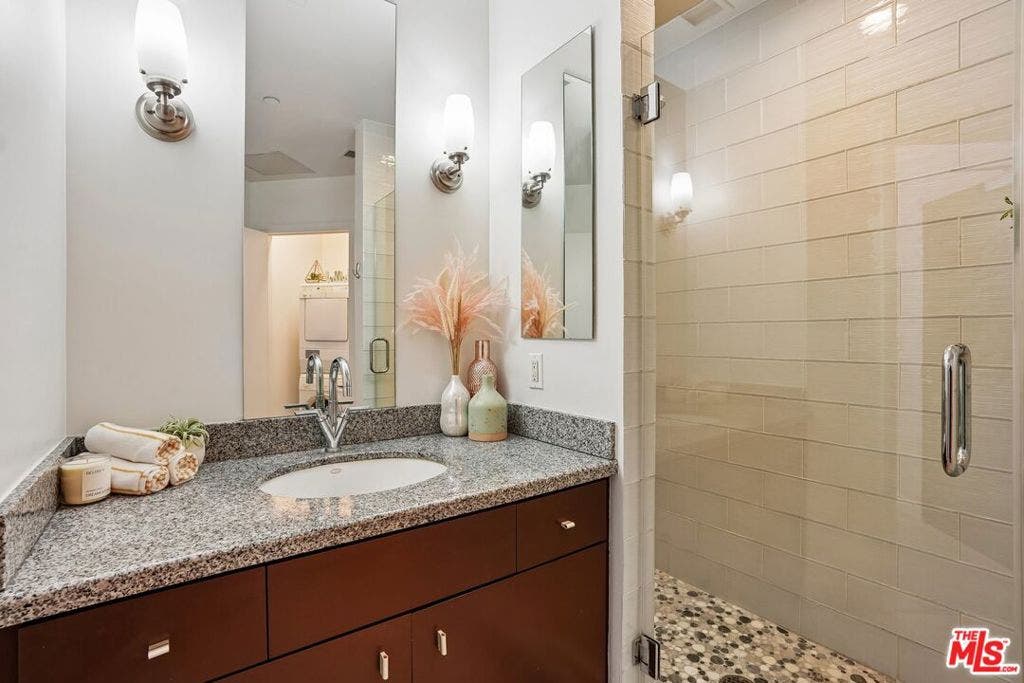 1100 Wilshire Boulevard, #1804, Los Angeles, CA 90017 1100 Wilshire Boulevard, #1804, Los Angeles, CA 90017