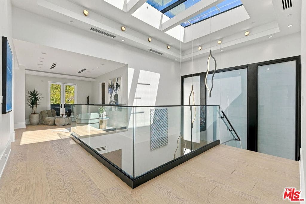 509 N Elm Drive, Beverly Hills, CA 90210 509 N Elm Drive, Beverly Hills, CA 90210