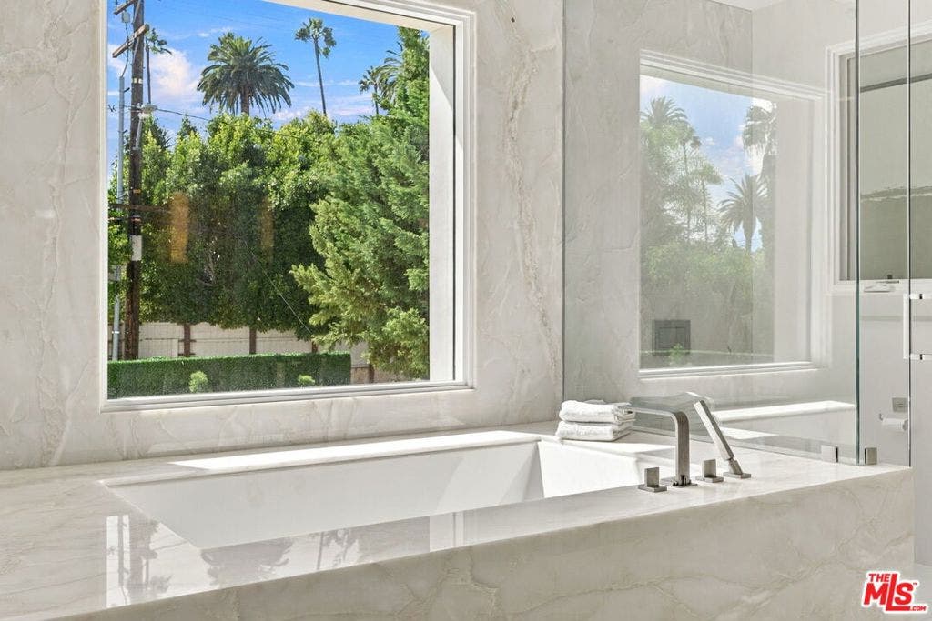 509 N Elm Drive, Beverly Hills, CA 90210 509 N Elm Drive, Beverly Hills, CA 90210