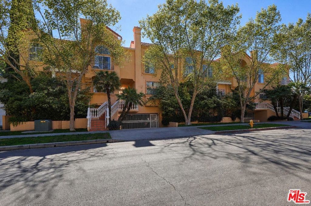 11112 La Maida Street, #14, North Hollywood, CA 91601 11112 La Maida Street, #14, North Hollywood, CA 91601