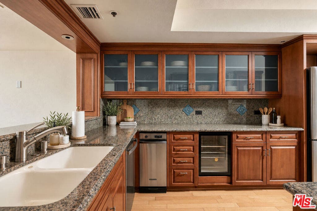 2950 Neilson Way, #408, Santa Monica, CA 90405 2950 Neilson Way, #408, Santa Monica, CA 90405