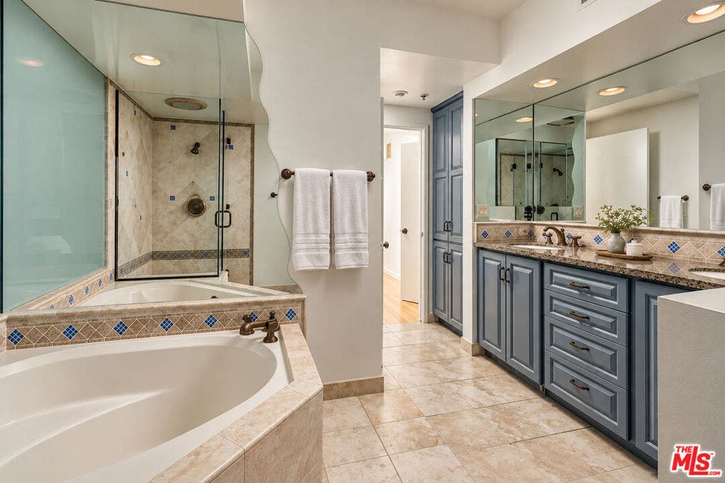 2950 Neilson Way, #408, Santa Monica, CA 90405 2950 Neilson Way, #408, Santa Monica, CA 90405
