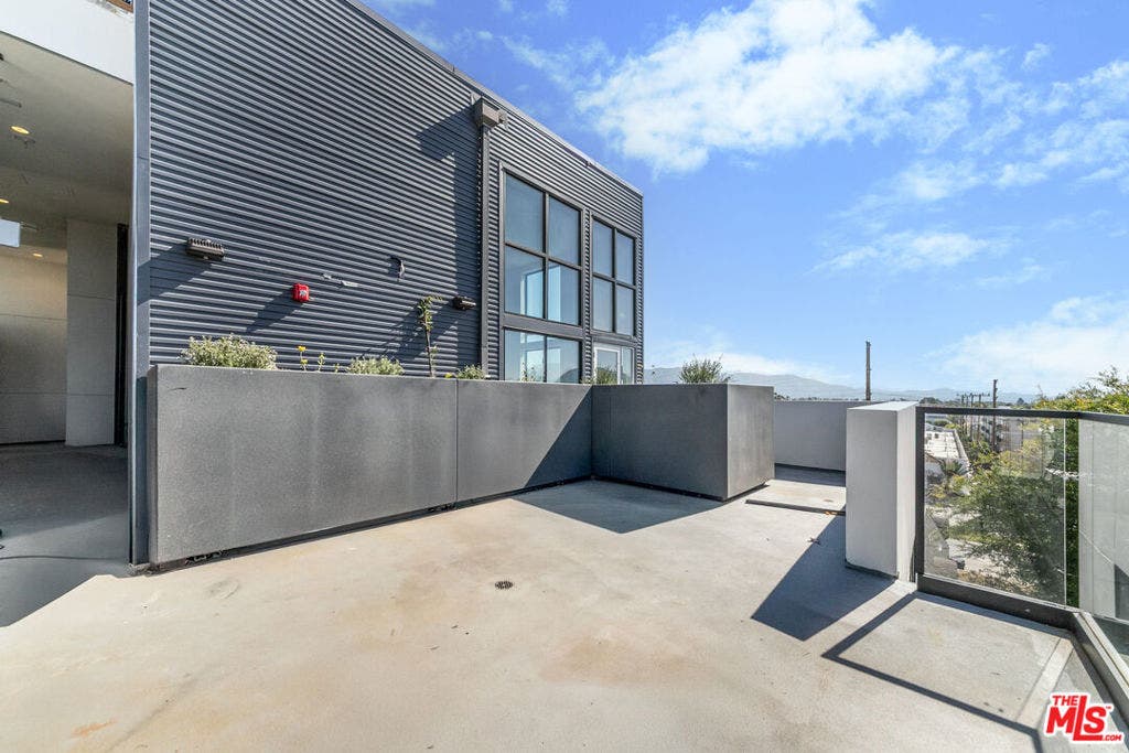 11013 Hartsook Street, #304, North Hollywood, CA 91601