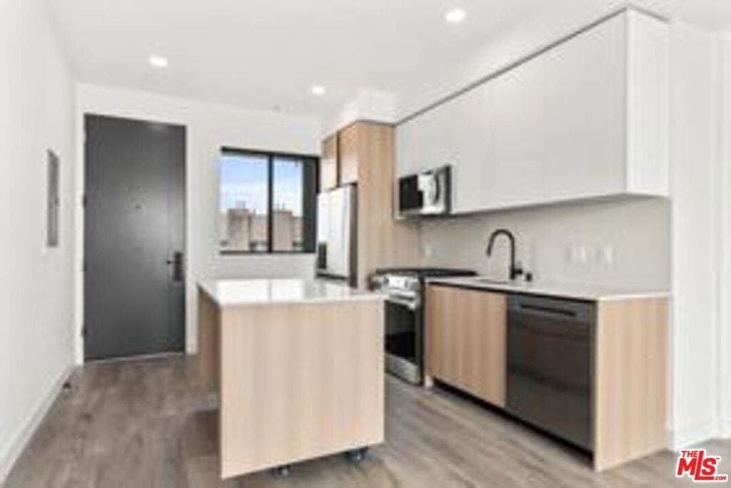11013 Hartsook Street, #304, North Hollywood, CA 91601