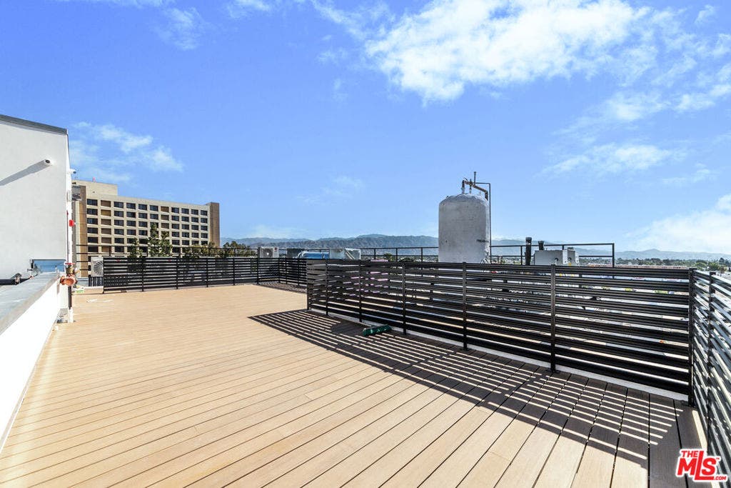 Rooftop deck
