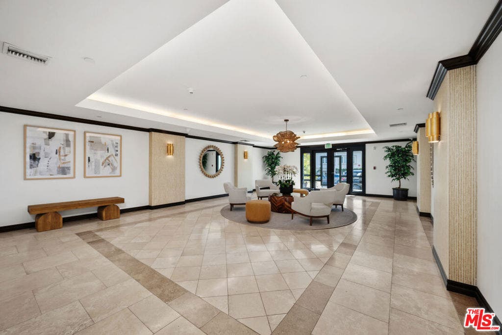 11863 Darlington Avenue, #110, Los Angeles, CA 90049 11863 Darlington Avenue, #110, Los Angeles, CA 90049