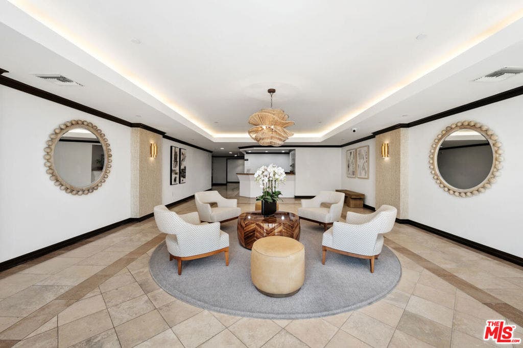 11863 Darlington Avenue, #110, Los Angeles, CA 90049 11863 Darlington Avenue, #110, Los Angeles, CA 90049