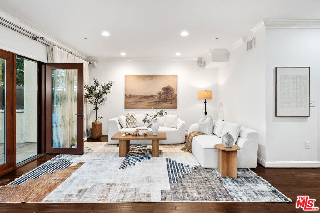 11863 Darlington Avenue, #110, Los Angeles, CA 90049 11863 Darlington Avenue, #110, Los Angeles, CA 90049
