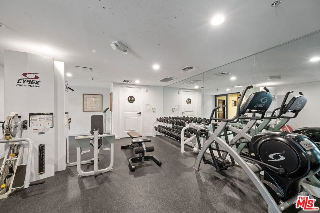 11863 Darlington Avenue, #110, Los Angeles, CA 90049 11863 Darlington Avenue, #110, Los Angeles, CA 90049