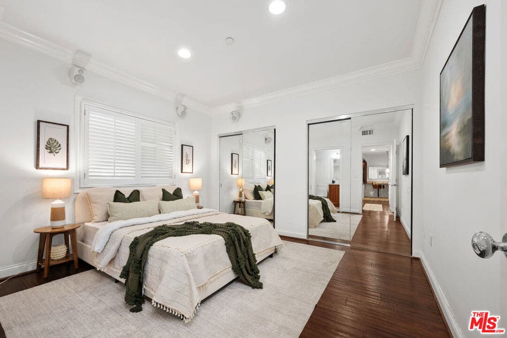 11863 Darlington Avenue, #110, Los Angeles, CA 90049 11863 Darlington Avenue, #110, Los Angeles, CA 90049