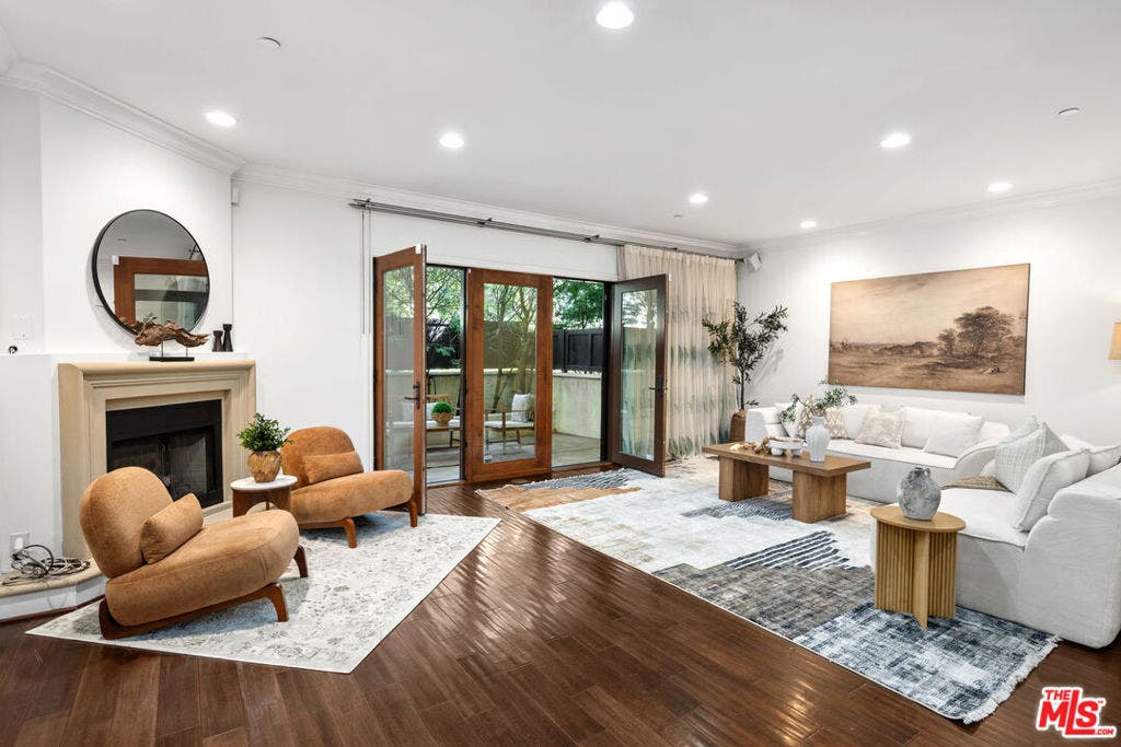 11863 Darlington Avenue, #110, Los Angeles, CA 90049 11863 Darlington Avenue, #110, Los Angeles, CA 90049