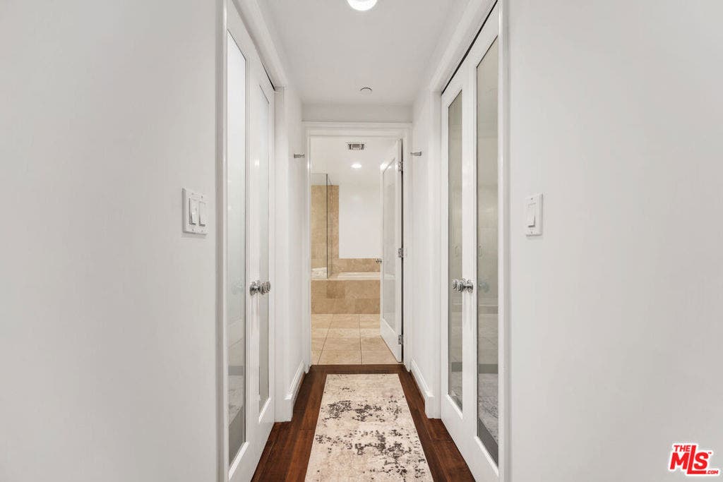 11863 Darlington Avenue, #110, Los Angeles, CA 90049 11863 Darlington Avenue, #110, Los Angeles, CA 90049