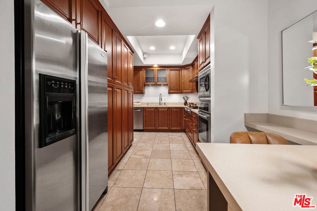 11863 Darlington Avenue, #110, Los Angeles, CA 90049 11863 Darlington Avenue, #110, Los Angeles, CA 90049