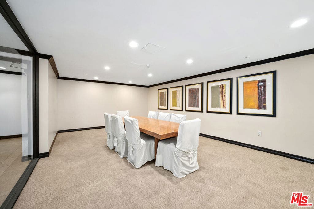 11863 Darlington Avenue, #110, Los Angeles, CA 90049 11863 Darlington Avenue, #110, Los Angeles, CA 90049