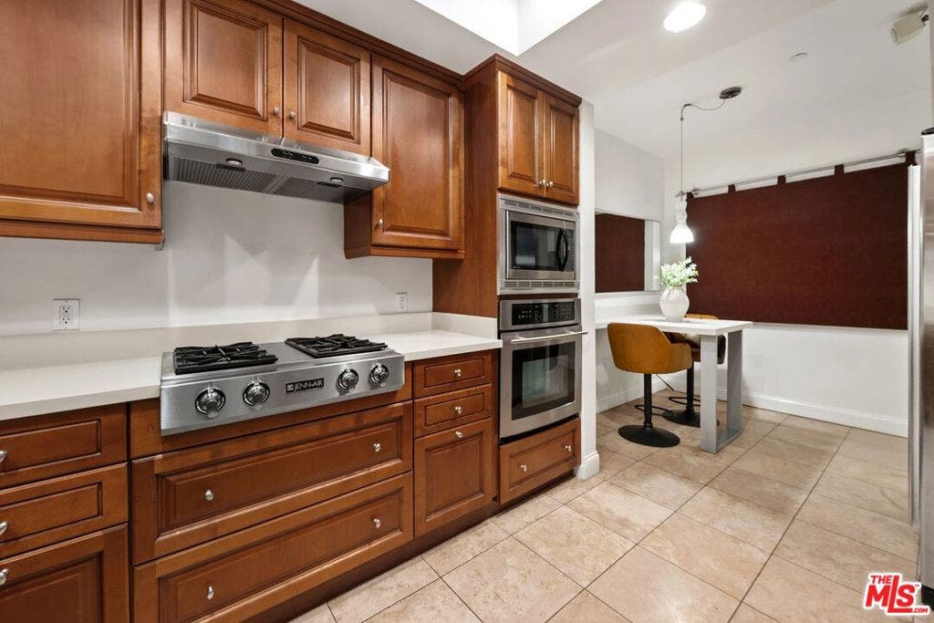11863 Darlington Avenue, #110, Los Angeles, CA 90049 11863 Darlington Avenue, #110, Los Angeles, CA 90049