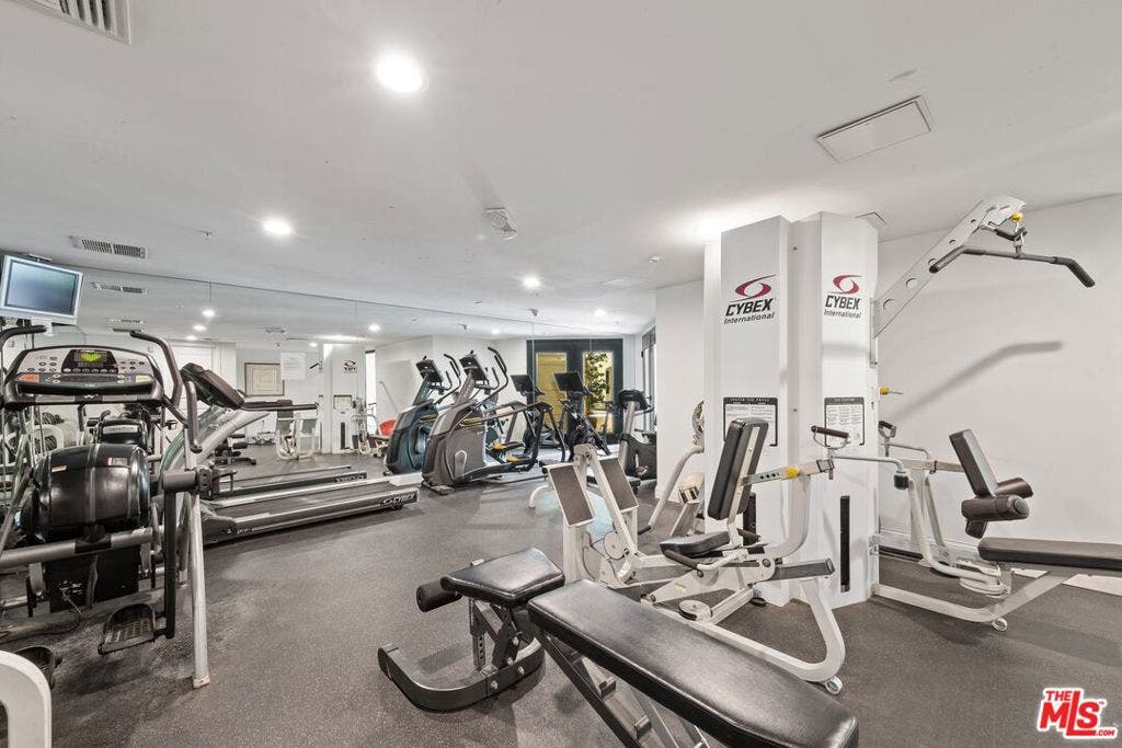 11863 Darlington Avenue, #110, Los Angeles, CA 90049 11863 Darlington Avenue, #110, Los Angeles, CA 90049