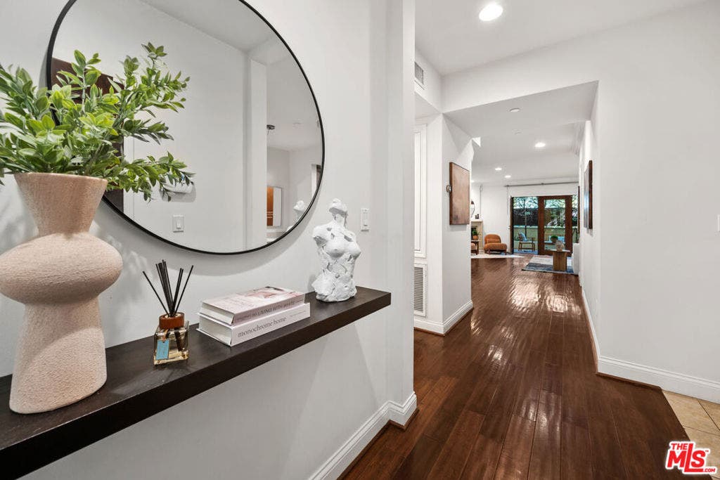 11863 Darlington Avenue, #110, Los Angeles, CA 90049 11863 Darlington Avenue, #110, Los Angeles, CA 90049