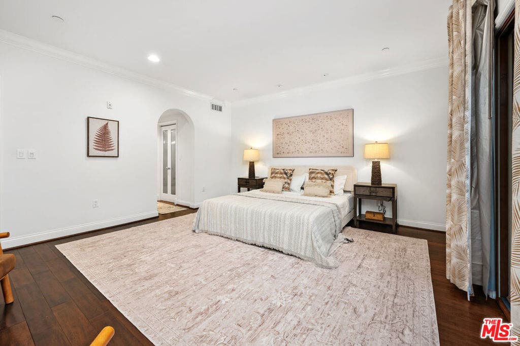 11863 Darlington Avenue, #110, Los Angeles, CA 90049 11863 Darlington Avenue, #110, Los Angeles, CA 90049