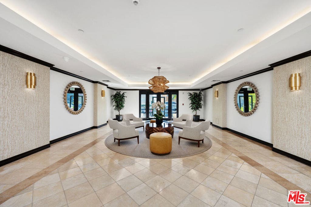 11863 Darlington Avenue, #110, Los Angeles, CA 90049 11863 Darlington Avenue, #110, Los Angeles, CA 90049