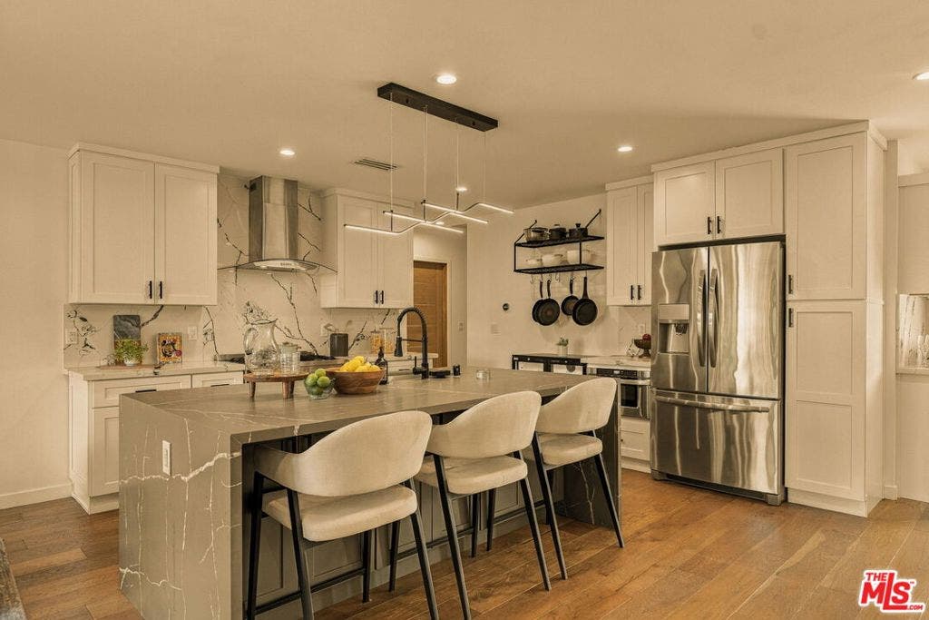 17723 Miranda Street, Encino, CA 91316 17723 Miranda Street, Encino, CA 91316