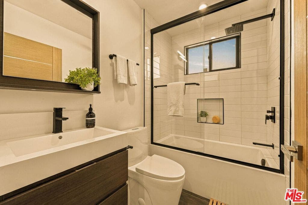 17723 Miranda Street, Encino, CA 91316 17723 Miranda Street, Encino, CA 91316