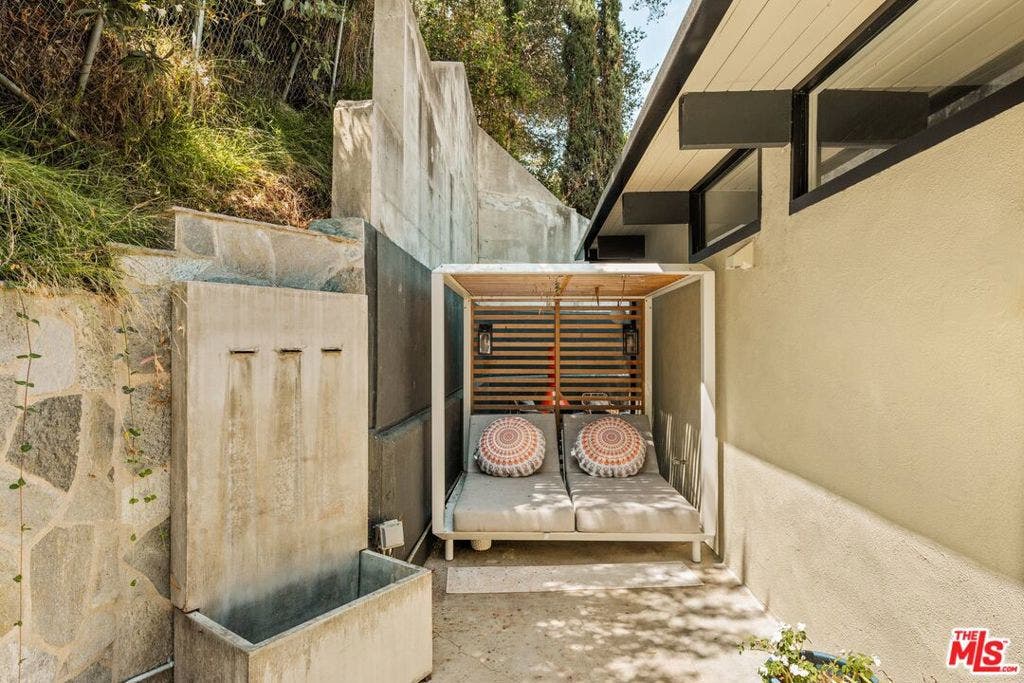 3905 Pacheco Drive, Sherman Oaks, CA 91403 3905 Pacheco Drive, Sherman Oaks, CA 91403
