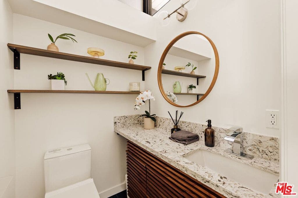 3905 Pacheco Drive, Sherman Oaks, CA 91403 3905 Pacheco Drive, Sherman Oaks, CA 91403