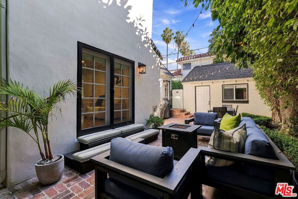 8266 Clinton Street, Los Angeles, CA 90048 8266 Clinton Street, Los Angeles, CA 90048
