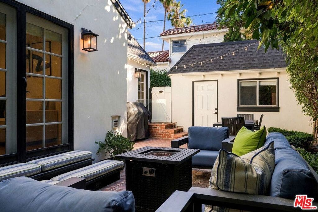 8266 Clinton Street, Los Angeles, CA 90048 8266 Clinton Street, Los Angeles, CA 90048
