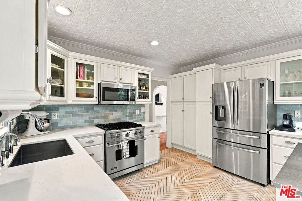 8266 Clinton Street, Los Angeles, CA 90048 8266 Clinton Street, Los Angeles, CA 90048