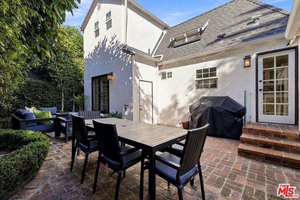 8266 Clinton Street, Los Angeles, CA 90048 8266 Clinton Street, Los Angeles, CA 90048