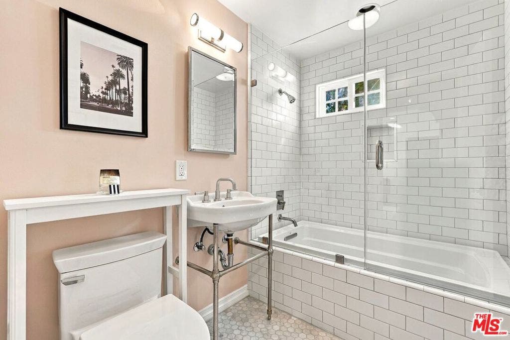 8266 Clinton Street, Los Angeles, CA 90048 8266 Clinton Street, Los Angeles, CA 90048